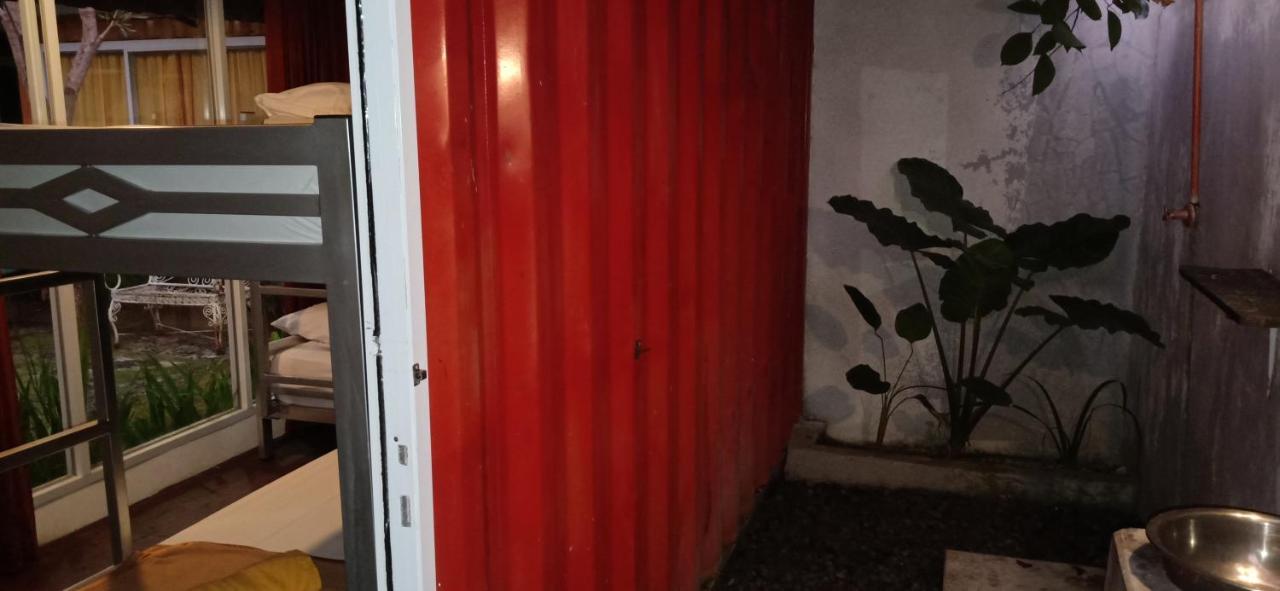 Kubu Container Hotel Uluwatu Екстериор снимка